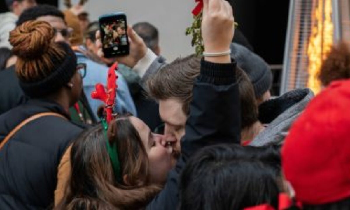 Washington D.C. rompe récord Guinness con 1,435 besos simultáneos entre  parejas - RDE Digital, image size:1200x720