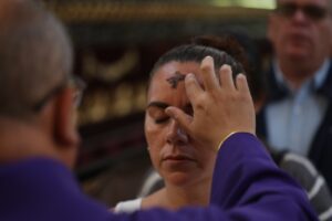 Cenizas Miércoles de Ceniza en RD: fe, historia y tradición - RDE Digital
