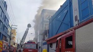 Incendio afecta a tienda Garrido en la avenida Duarte - RDE Digital
